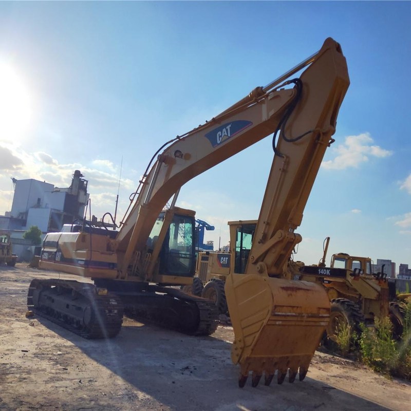 2e main CAT 325BL Travailleur de machines de creusement 25 Tonnes 125,3 kW avec un seau de 1,1 m3