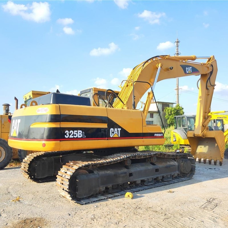 2e main CAT 325BL Travailleur de machines de creusement 25 Tonnes 125,3 kW avec un seau de 1,1 m3