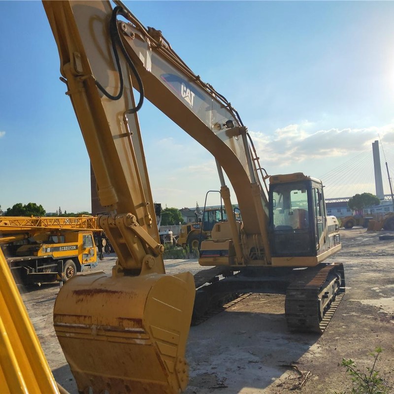2e main CAT 325BL Travailleur de machines de creusement 25 Tonnes 125,3 kW avec un seau de 1,1 m3