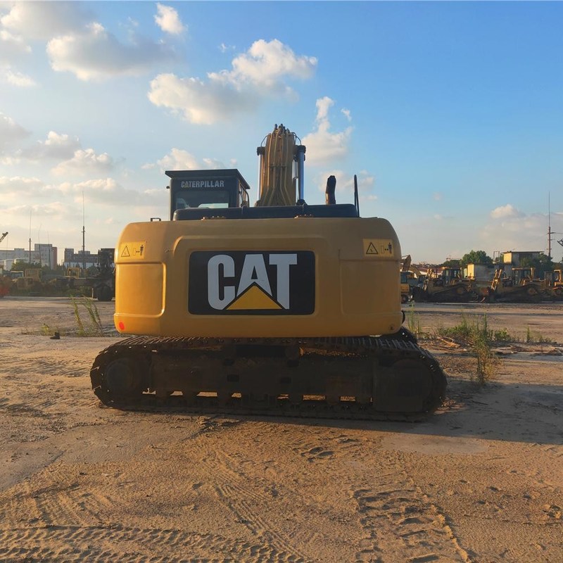 Excavateur d'occasion de 25 tonnes CAT 325D Excavateur à rampe 140kw 1,4m3 Capacité de seau