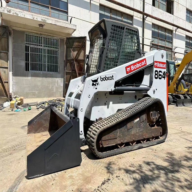 Bob 864 a utilisé la machine de chargeur de direction de dérapage pour aménager le site 10.6km/h 53.7KW