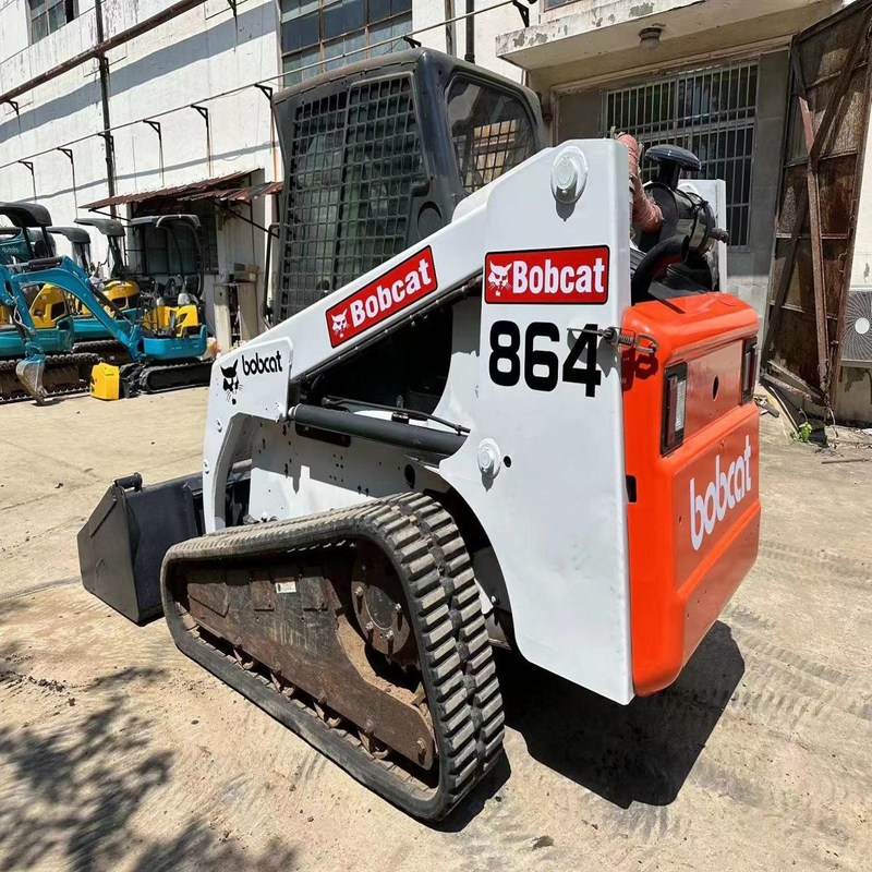Bob 864 a utilisé la machine de chargeur de direction de dérapage pour aménager le site 10.6km/h 53.7KW