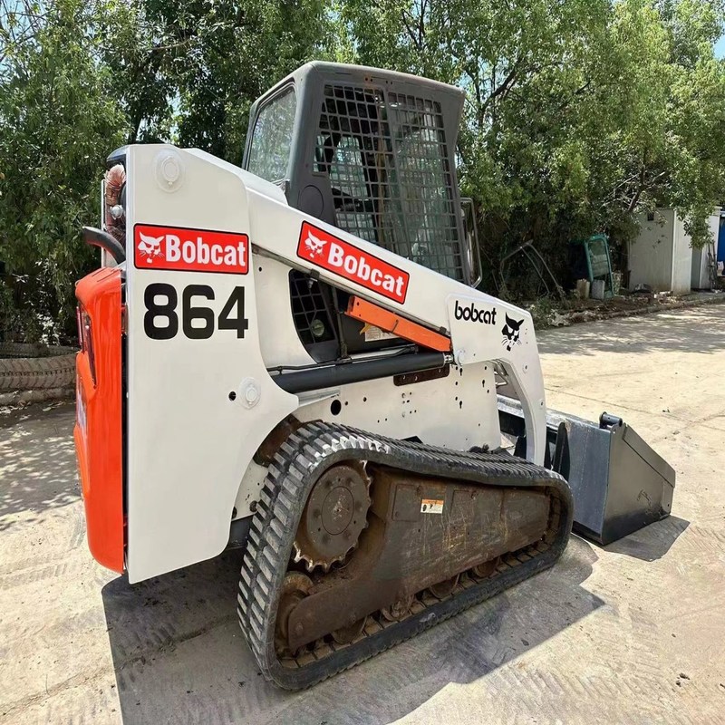 Bob 864 a utilisé la machine de chargeur de direction de dérapage pour aménager le site 10.6km/h 53.7KW
