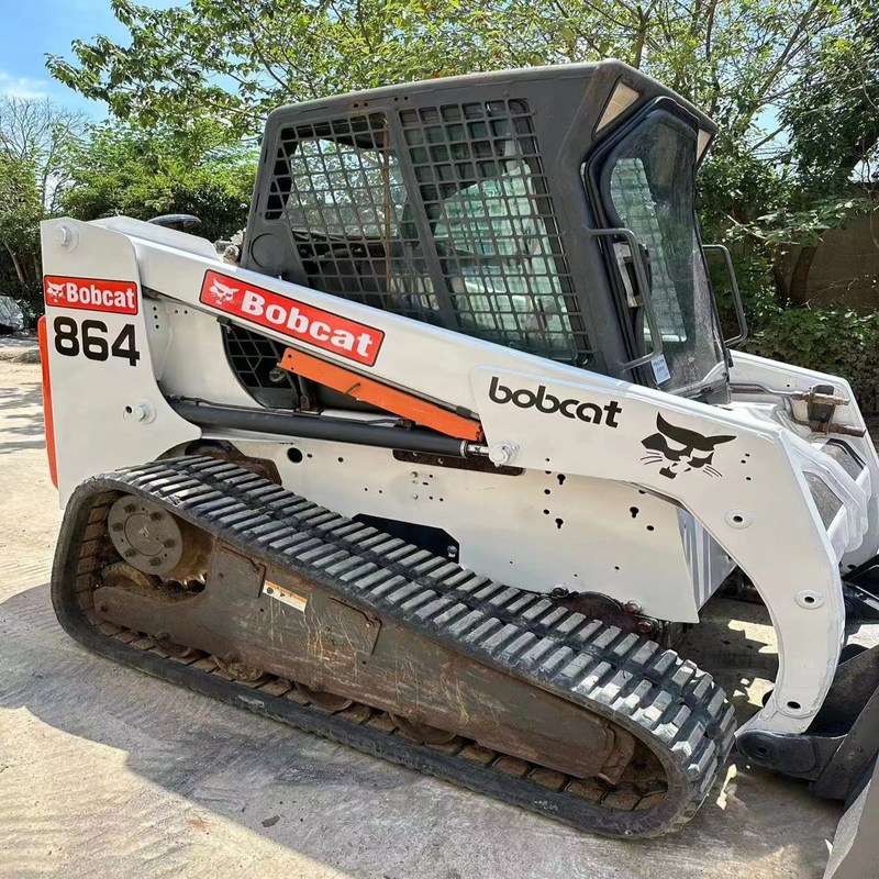 Bob 864 a utilisé la machine de chargeur de direction de dérapage pour aménager le site 10.6km/h 53.7KW