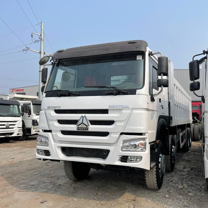 Reprise de possession Howo 375 Sinotruk Howo 8x4 Dump Truck Benne 40T diesel manuel
