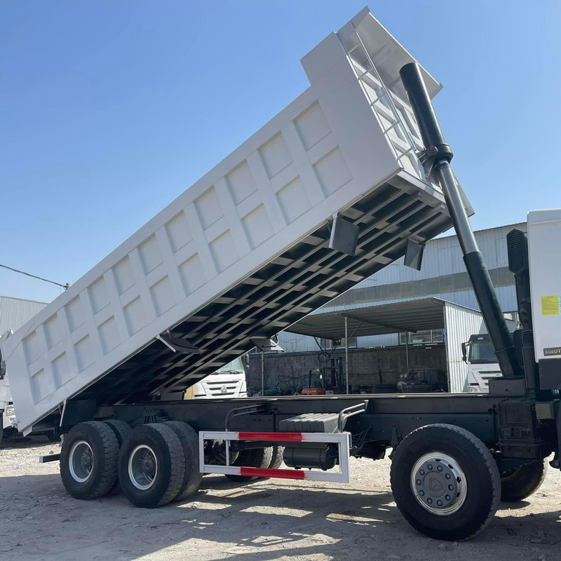 Reprise de possession Howo 375 Sinotruk Howo 8x4 Dump Truck Benne 40T diesel manuel
