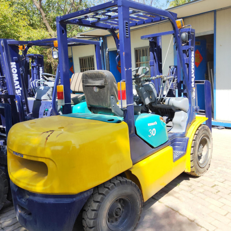3T Distributeur d'équipements d'entrepôt d'occasion TCM F30 Radius de virage minimum 2,4 m
