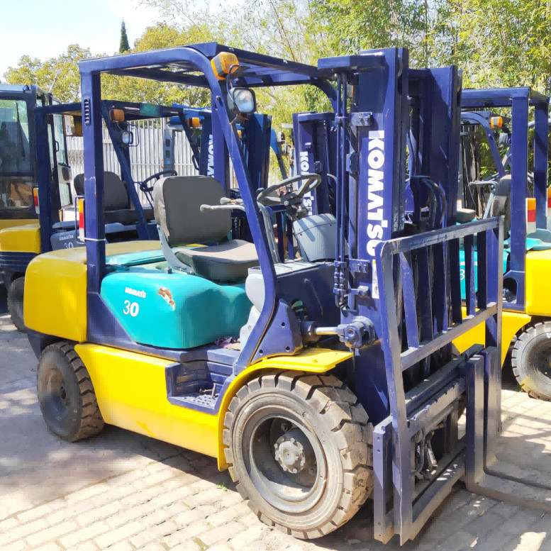 3T Distributeur d'équipements d'entrepôt d'occasion TCM F30 Radius de virage minimum 2,4 m
