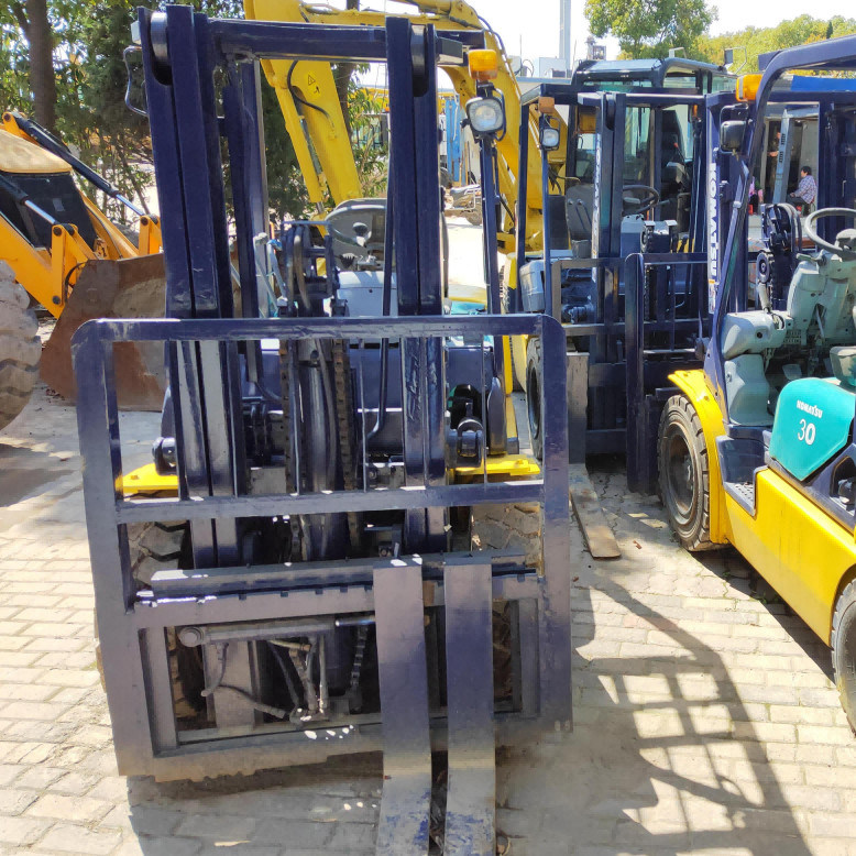 3T Distributeur d'équipements d'entrepôt d'occasion TCM F30 Radius de virage minimum 2,4 m
