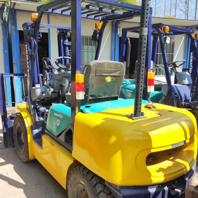 Équipement de manutention de matériaux à deux étages pour chariots élévateurs à deux roues utilisés Komatsu FD30 3 tonnes
