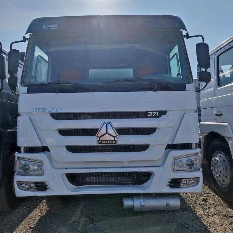 Sinotruk Howo 371 camion pétrolier 2000L 8x4 de seconde main pour la livraison de carburant