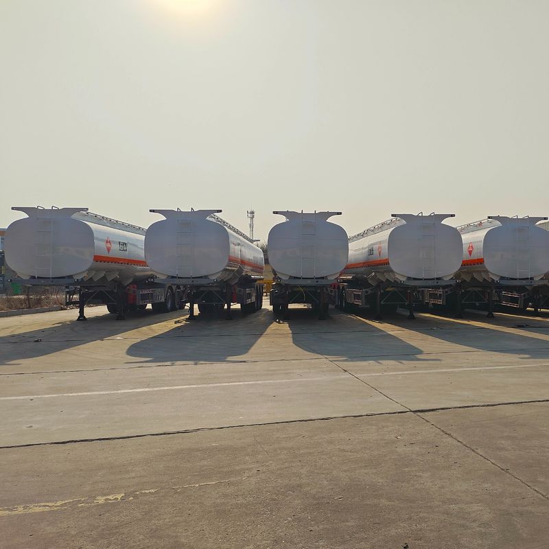 3 axes semi-remorque ancien camion-citerne pour le transport de pétrole et de carburant 10000L