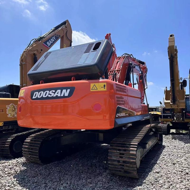 Excavateur Doosan Digger DX225 d'occasion de 22,5 tonnes