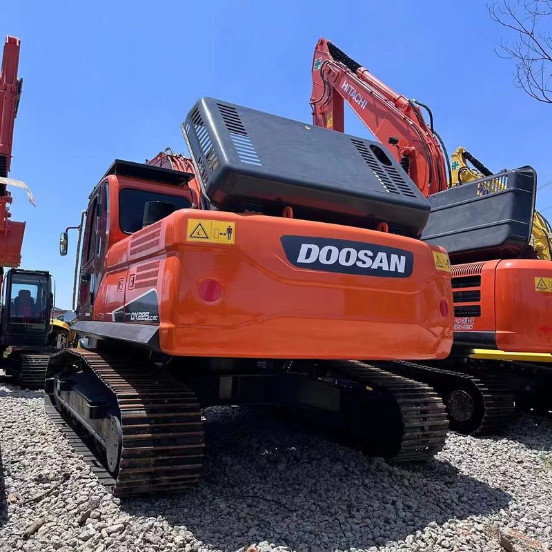 Excavateur Doosan Digger DX225 d'occasion de 22,5 tonnes