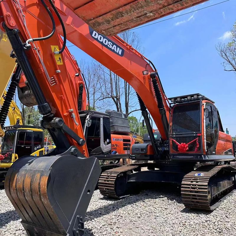 Excavateur Doosan Digger DX225 d'occasion de 22,5 tonnes