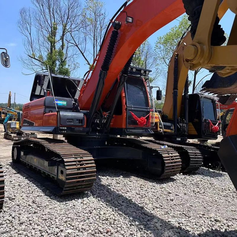 Excavateur Doosan Digger DX225 d'occasion de 22,5 tonnes