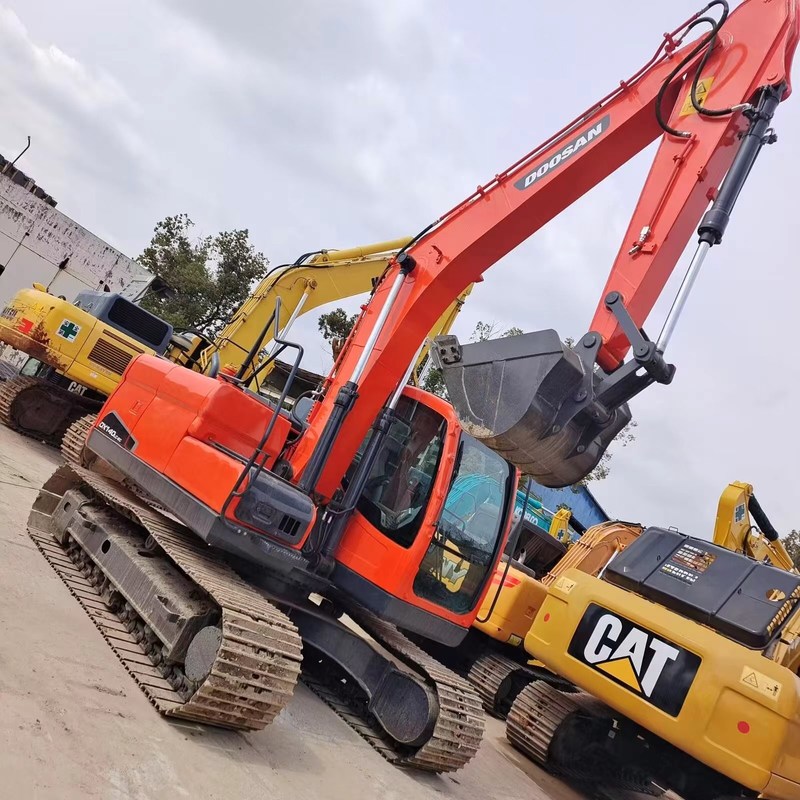 Type moyen utilisé excavatrice 71kw de chenille du excavateur DX140LC de Doosan d'occasion 14ton
