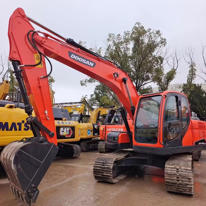Type moyen utilisé excavatrice 71kw de chenille du excavateur DX140LC de Doosan d'occasion 14ton