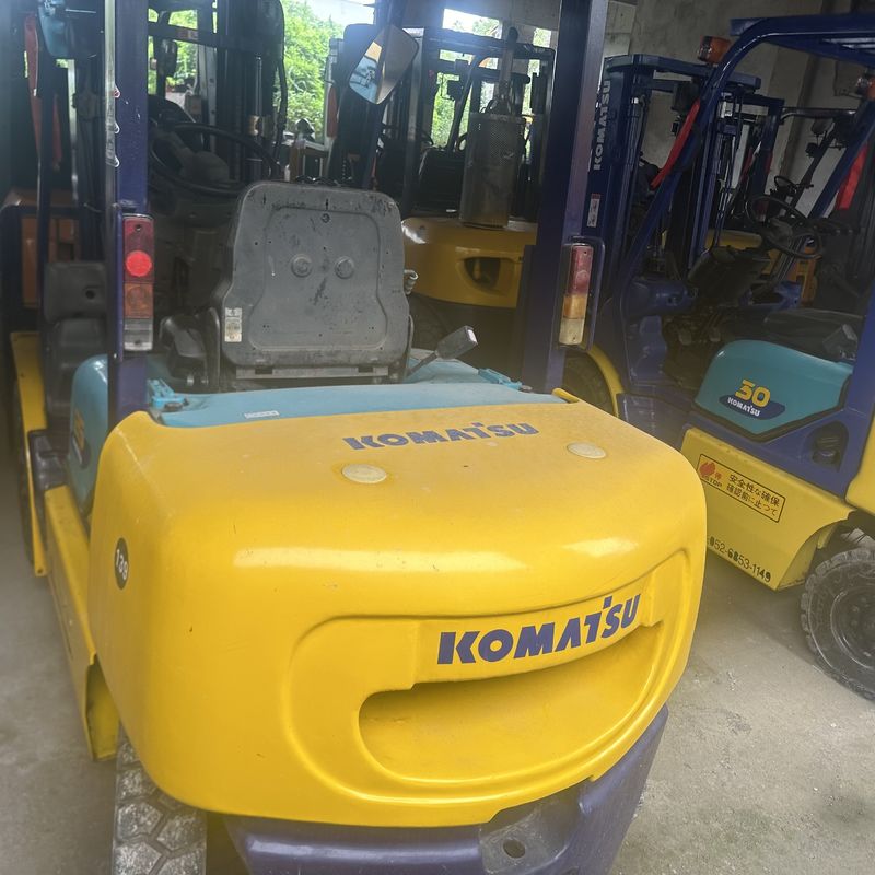 Équipement de manutention de matériaux à trois étages pour chariot élévateur à fourche d'occasion Komatsu FD25 2,5 tonnes