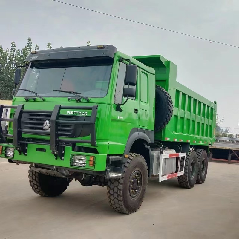 Camion à ordures d'occasion Howo 371hp Sinotruk Howo 6x6 à 6 roues diesel manuel