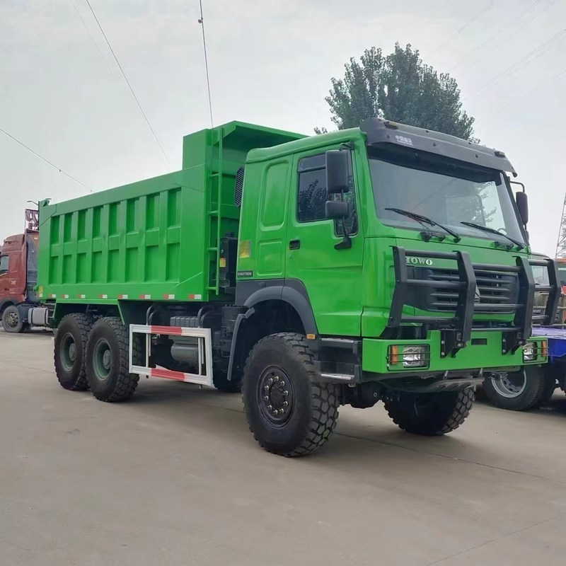 Camion à ordures d'occasion Howo 371hp Sinotruk Howo 6x6 à 6 roues diesel manuel