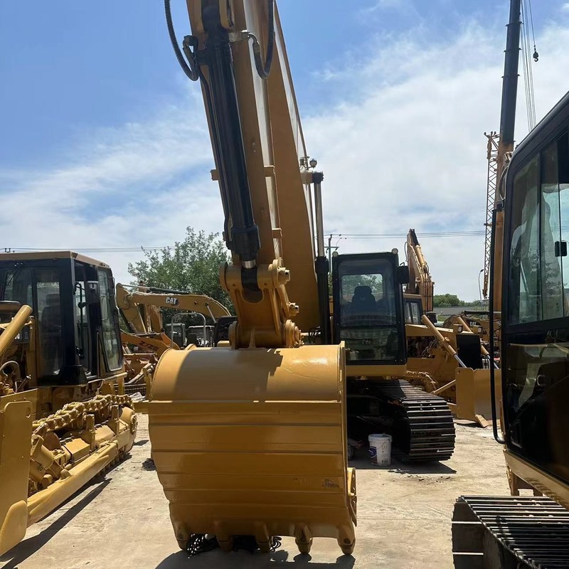 Excavatrice d'occasion CAT 330GC Pelle sur chenilles de 30 tonnes 151kw avec godet de 1,6 m3
