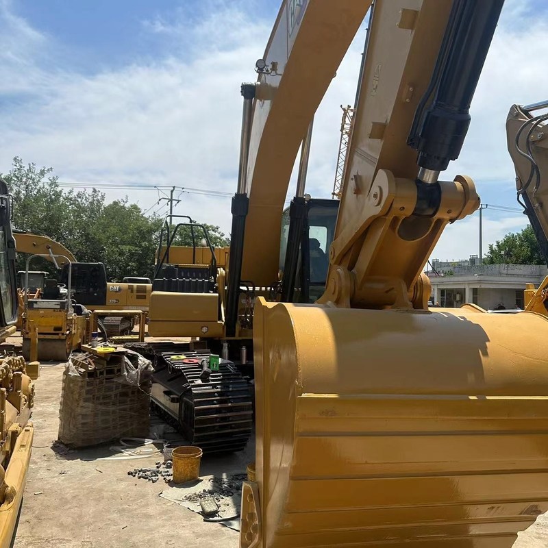 Excavatrice d'occasion CAT 330GC Pelle sur chenilles de 30 tonnes 151kw avec godet de 1,6 m3