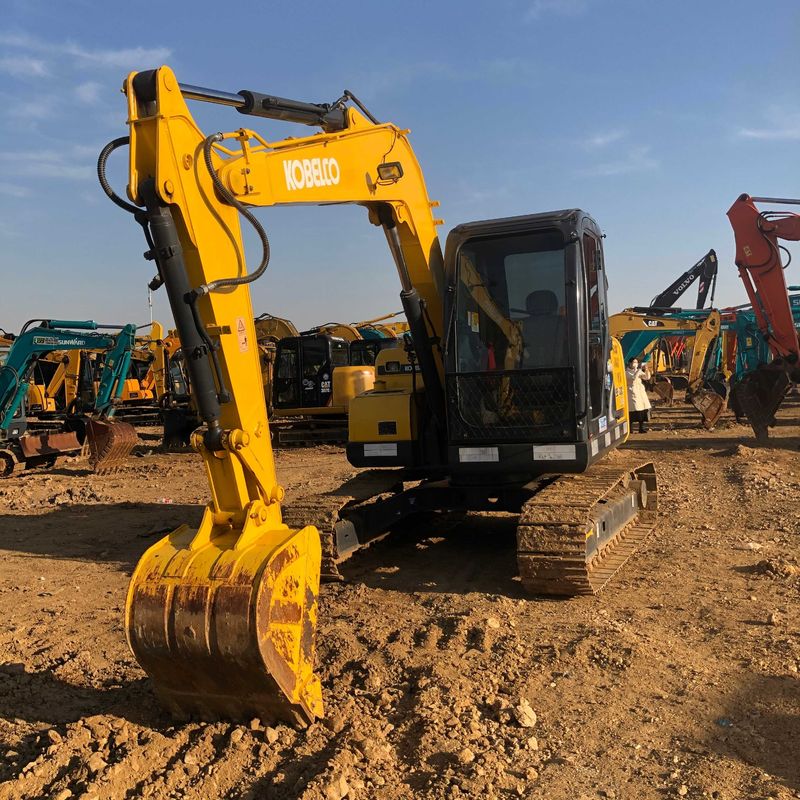 Excavateur mini Kobelco Digger SK75 d'occasion pour les travaux à petite échelle