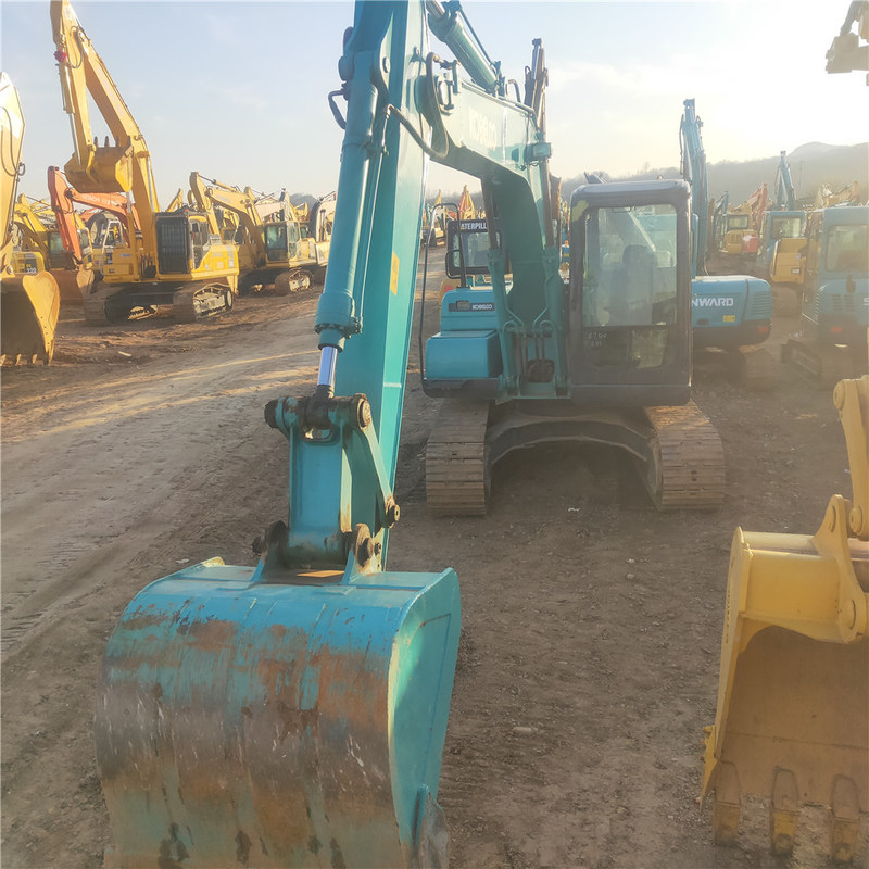 Utilisé Kobelco Digger SK130 de seconde main 13 tonnes Petite excavatrice de type rampant 74kw