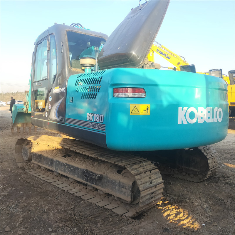 Utilisé Kobelco Digger SK130 de seconde main 13 tonnes Petite excavatrice de type rampant 74kw