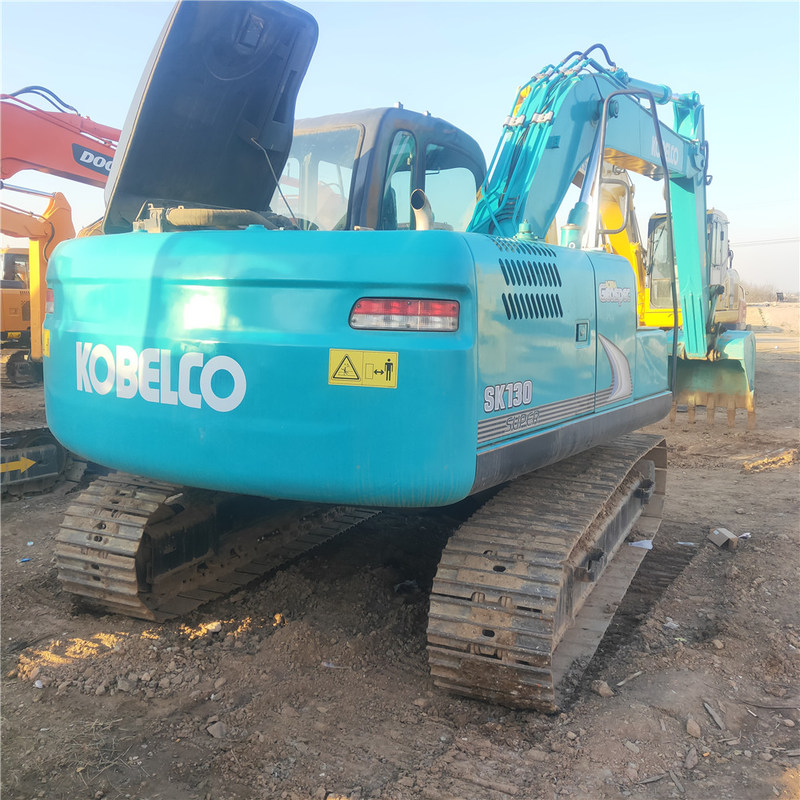 Utilisé Kobelco Digger SK130 de seconde main 13 tonnes Petite excavatrice de type rampant 74kw