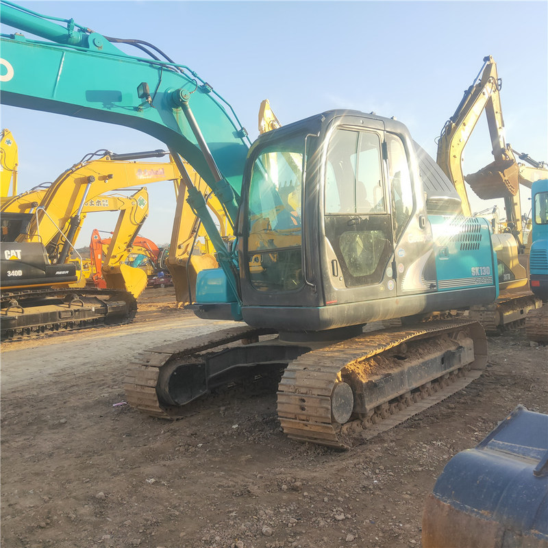 Utilisé Kobelco Digger SK130 de seconde main 13 tonnes Petite excavatrice de type rampant 74kw