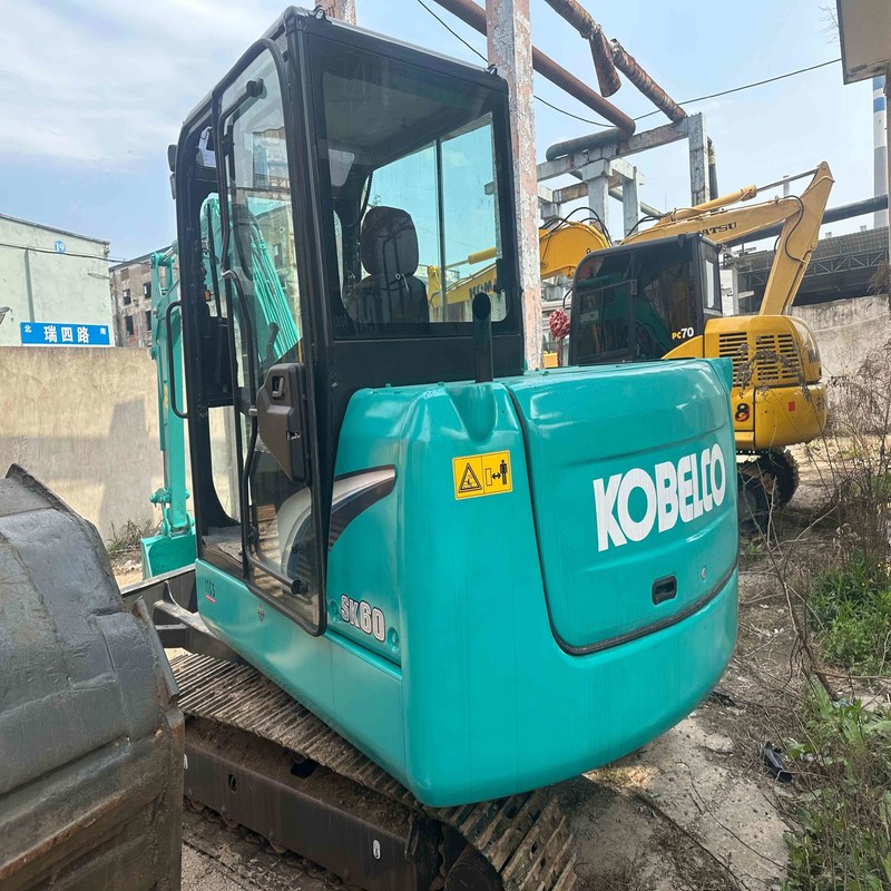 Mini pelle sur chenilles d'occasion 6 tonnes, 35,5 kw, Kobelco Digger SK60 d'occasion