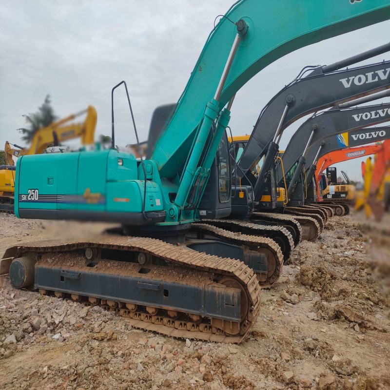 Utilisé Kobelco Digger SK250-8 de seconde main 25 tonnes Excavateur moyen de type rampant 131kw