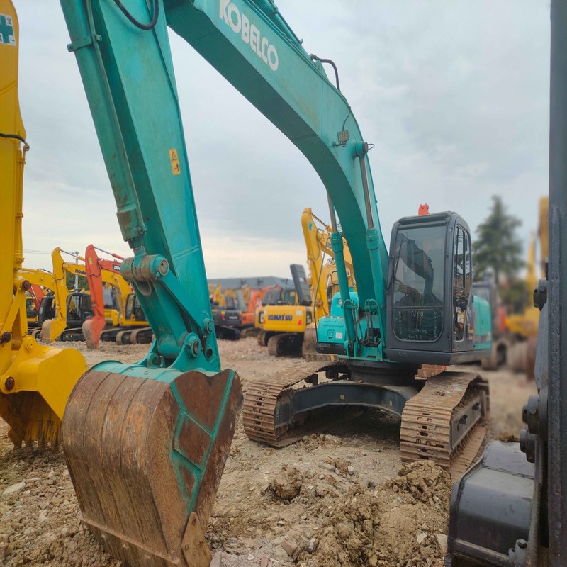 Utilisé Kobelco Digger SK250-8 de seconde main 25 tonnes Excavateur moyen de type rampant 131kw