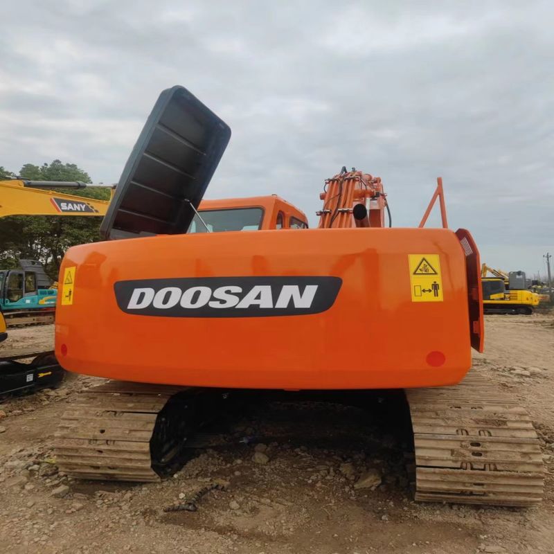 Excavateur Doosan Digger DX150LC d'occasion de 15 tonnes