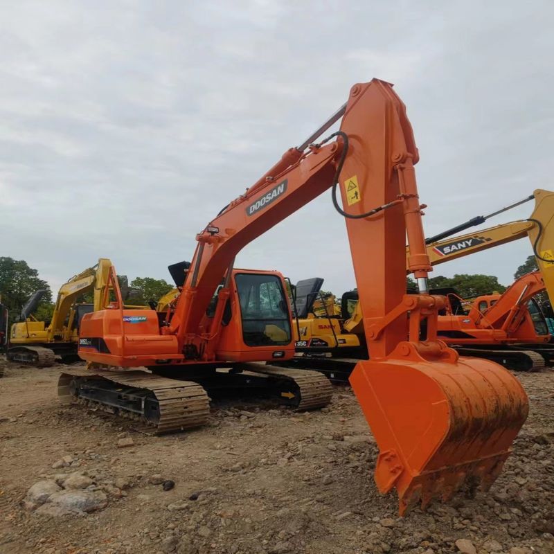 Excavateur Doosan Digger DX150LC d'occasion de 15 tonnes