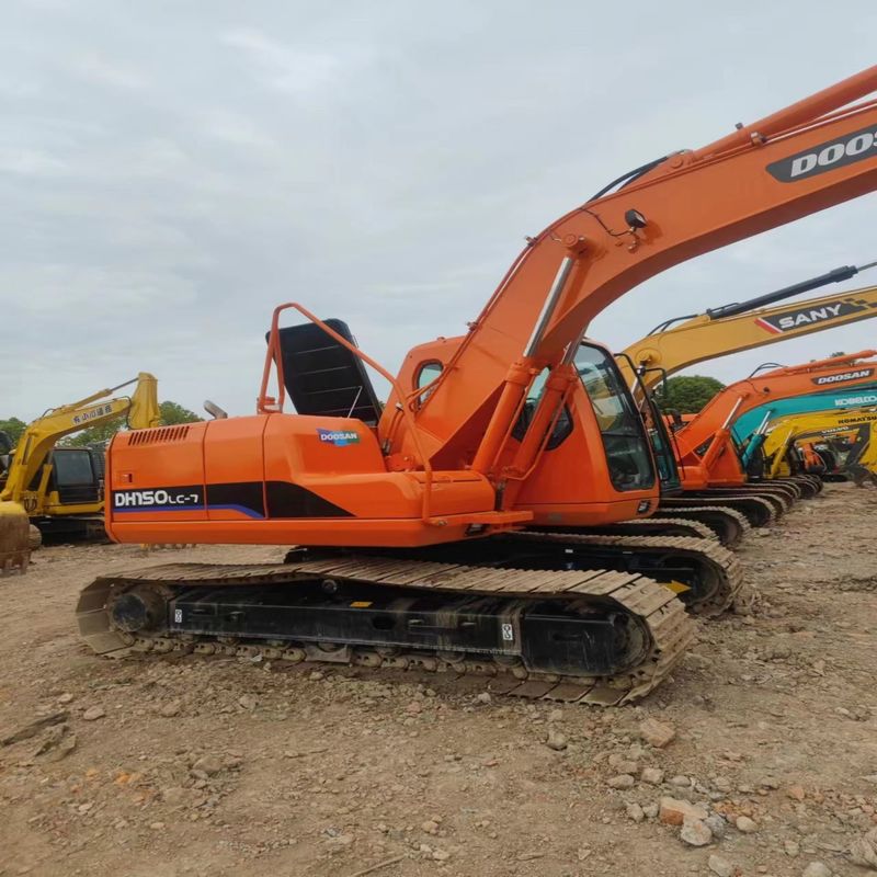 Excavateur Doosan Digger DX150LC d'occasion de 15 tonnes