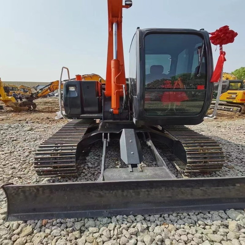 La mini pelle originale utilisée Hitachi ZX70 d'occasion 7t a suivi la pelle 39kw