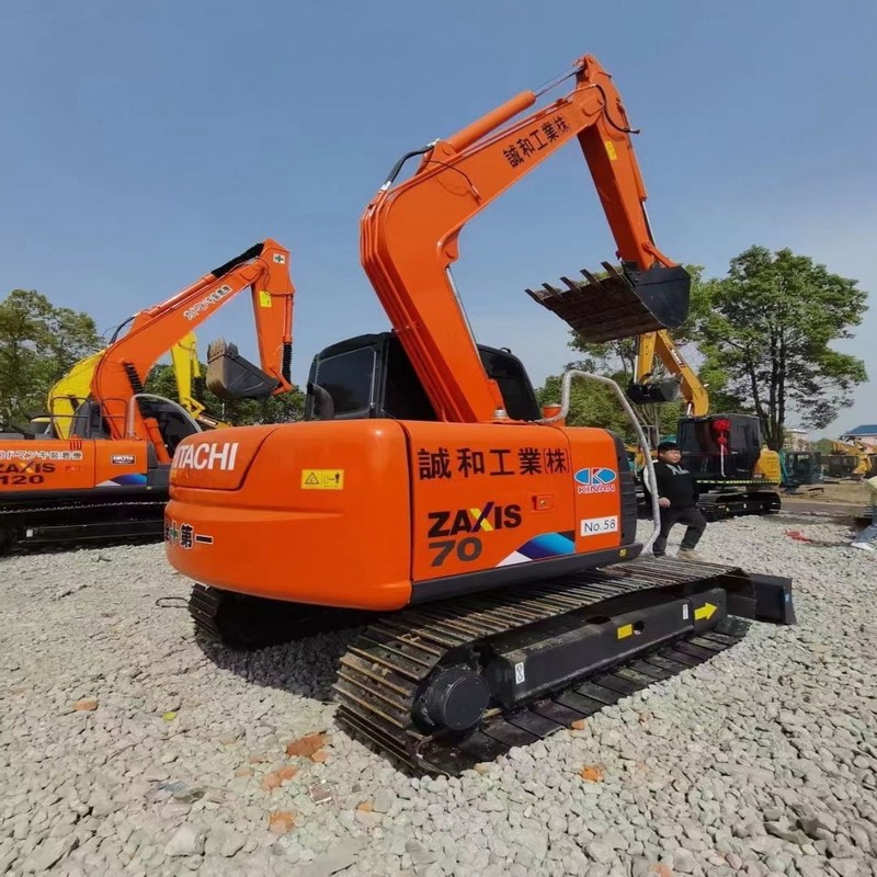 La mini pelle originale utilisée Hitachi ZX70 d'occasion 7t a suivi la pelle 39kw