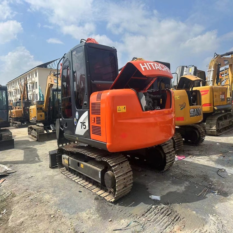 Hitachi ZX75 a utilisé l'excavatrice hydraulique 7 tonnes de taille moyenne 40.3kw avec le seau 0.33m3