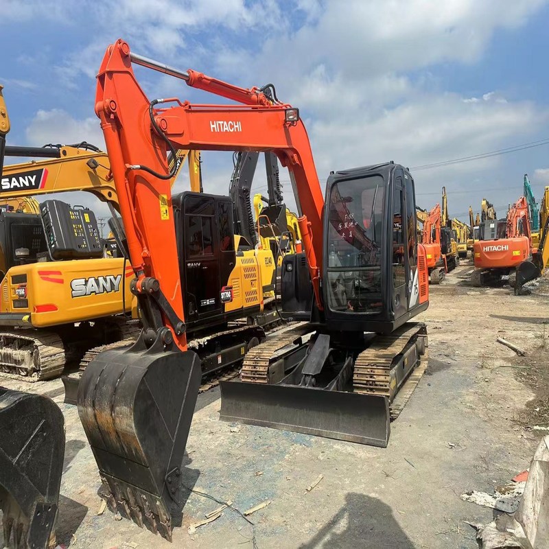 Hitachi ZX75 a utilisé l'excavatrice hydraulique 7 tonnes de taille moyenne 40.3kw avec le seau 0.33m3