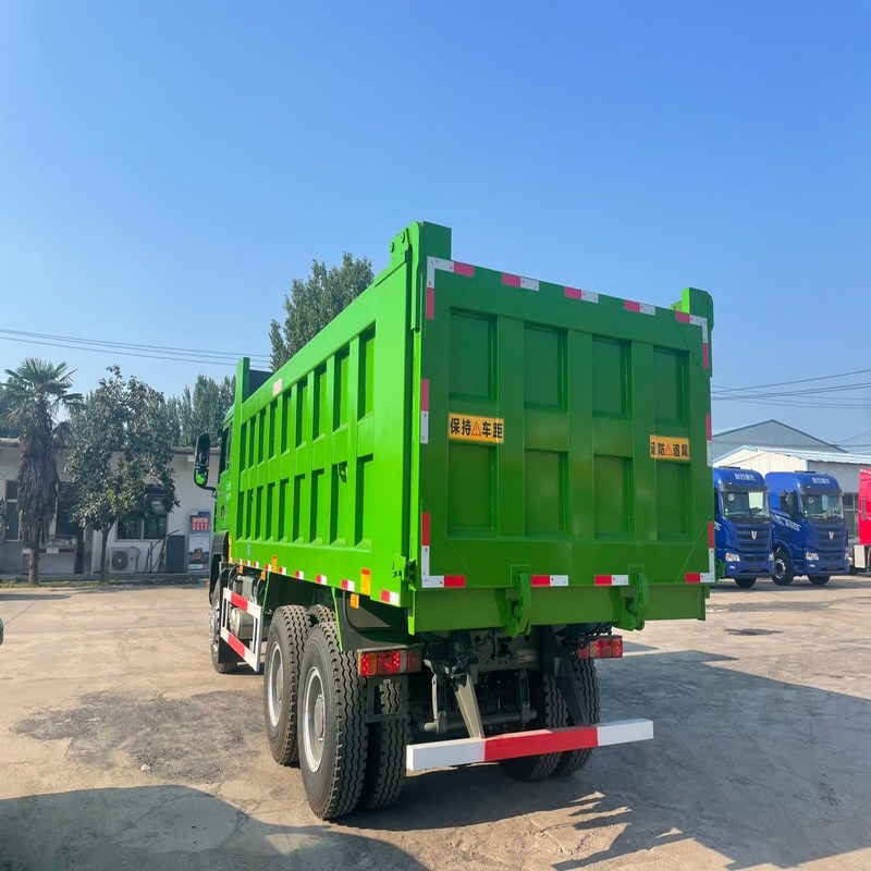 Camion à ordures d'occasion Howo G7 Sinotruk Howo 6x4 Tipper 10 roues diesel manuel