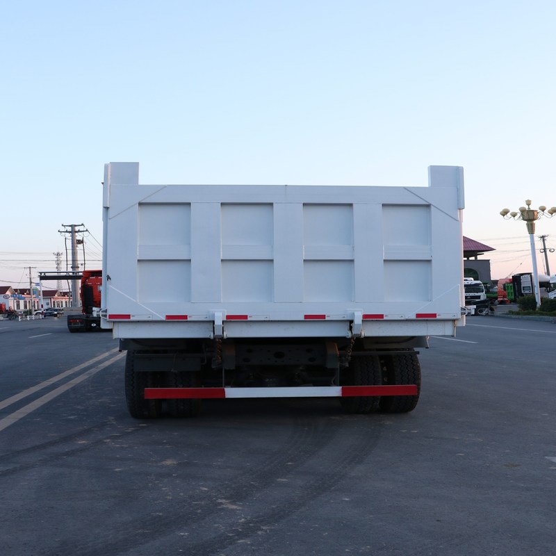 Camion à ordures d'occasion Howo T5G Sinotruk Howo 6x4 Tipper 10 Wheeler capacité 30m3