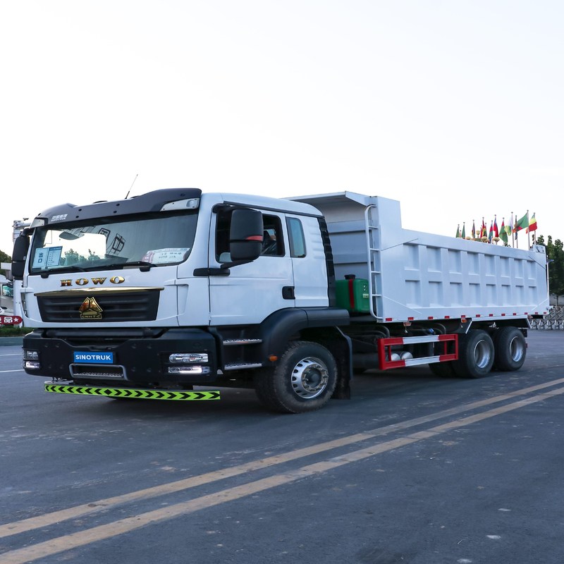 Camion à ordures d'occasion Howo T5G Sinotruk Howo 6x4 Tipper 10 Wheeler capacité 30m3