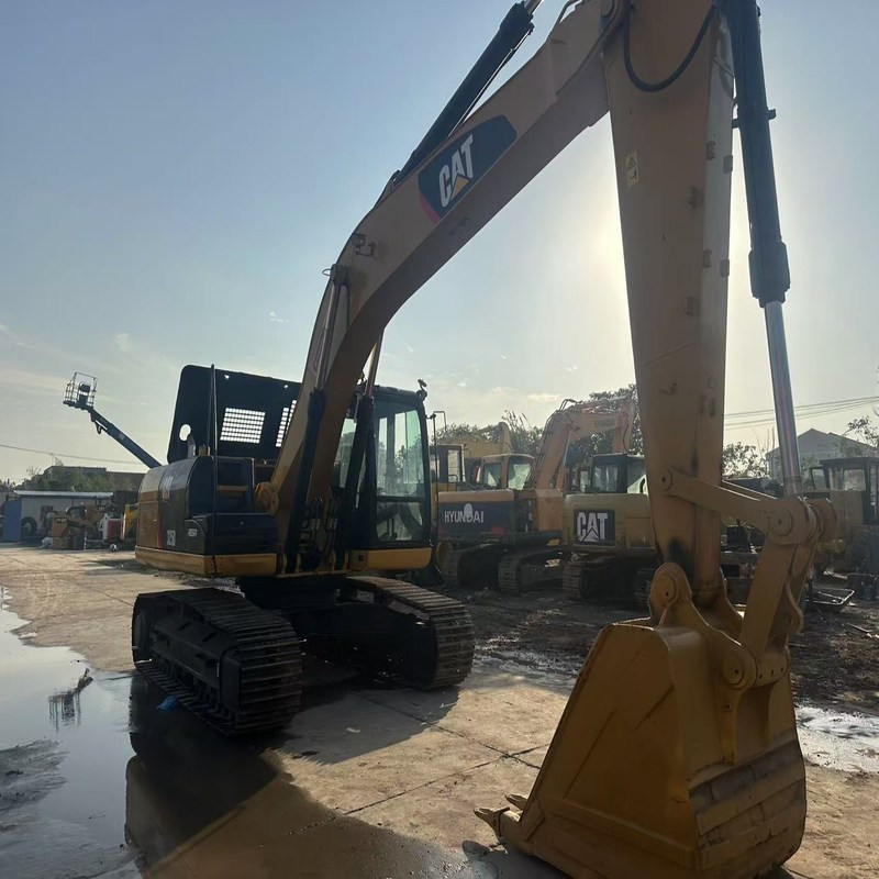 Excavateur d'occasion de 25 tonnes CAT 325D Excavateur à rampe 140 kW avec seau de 1,4 m3