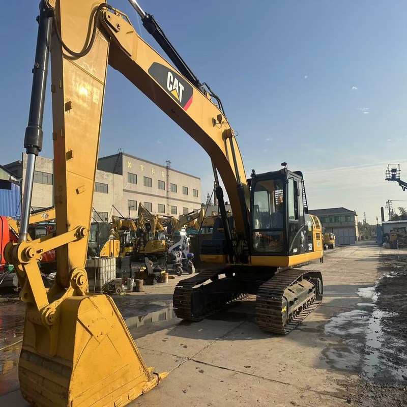 Excavateur d'occasion de 25 tonnes CAT 325D Excavateur à rampe 140 kW avec seau de 1,4 m3