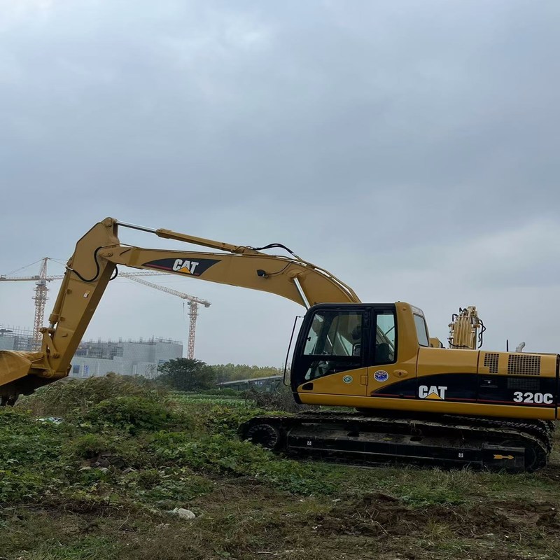 Excavateur d'occasion CAT 320C d'occasion 20 tonnes Excavateur à rampe 110kw avec un seau de 0,8m3