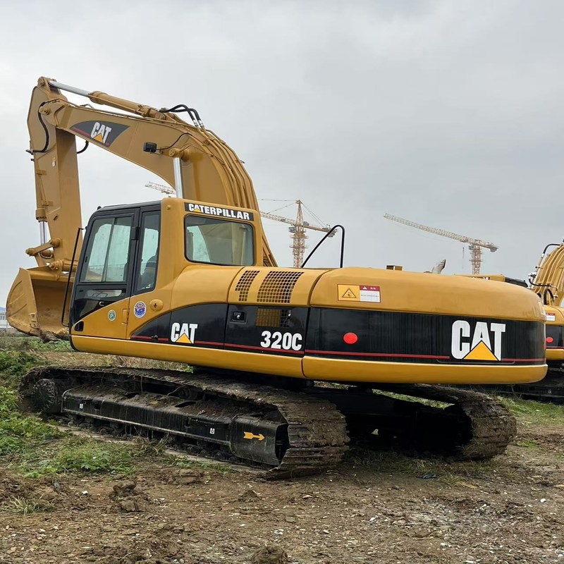 Excavateur d'occasion CAT 320C d'occasion 20 tonnes Excavateur à rampe 110kw avec un seau de 0,8m3