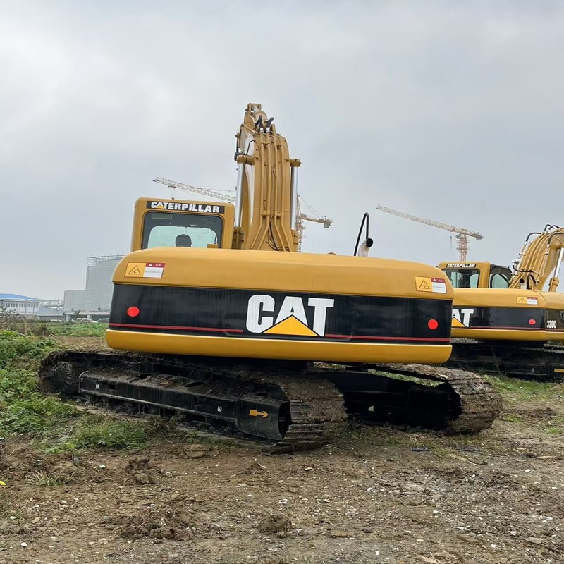 Excavateur d'occasion CAT 320C d'occasion 20 tonnes Excavateur à rampe 110kw avec un seau de 0,8m3